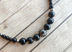 Zwarte kralen halsketting handgemaakte sieraad voor vrouwen